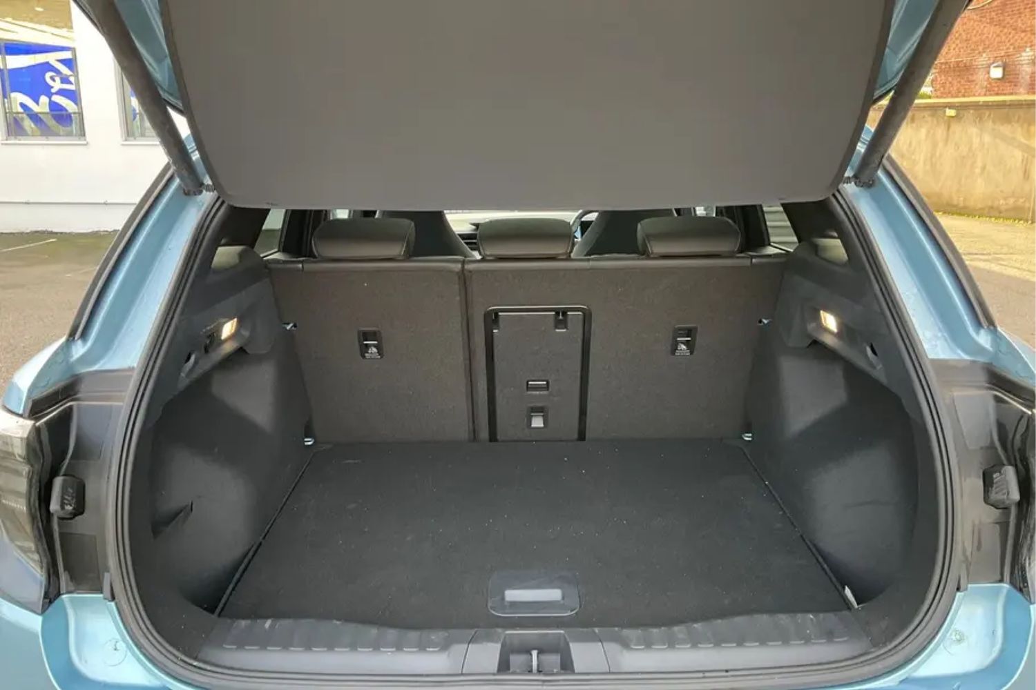 Ford EXPLORER Photo 20