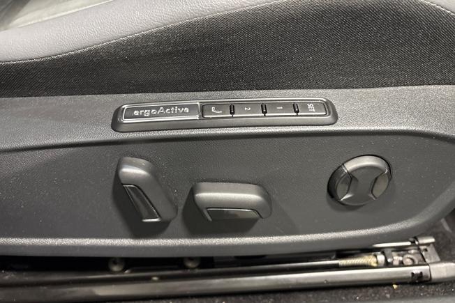 VOLKSWAGEN ID.5 Photo 21