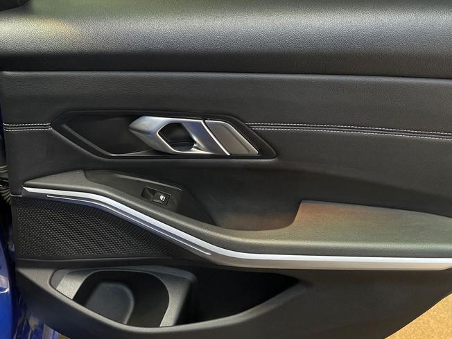BMW 3 Series Photo 31