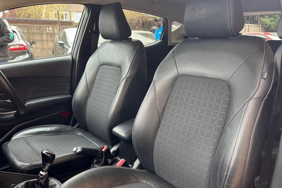Ford FIESTA Photo autoimg-082ede2dd52fedeb07e4521b99819f43ef620614.jpg