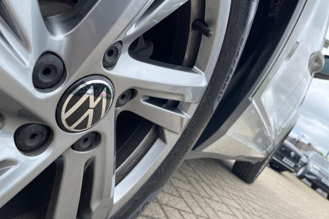 VOLKSWAGEN T-Roc Photo 23