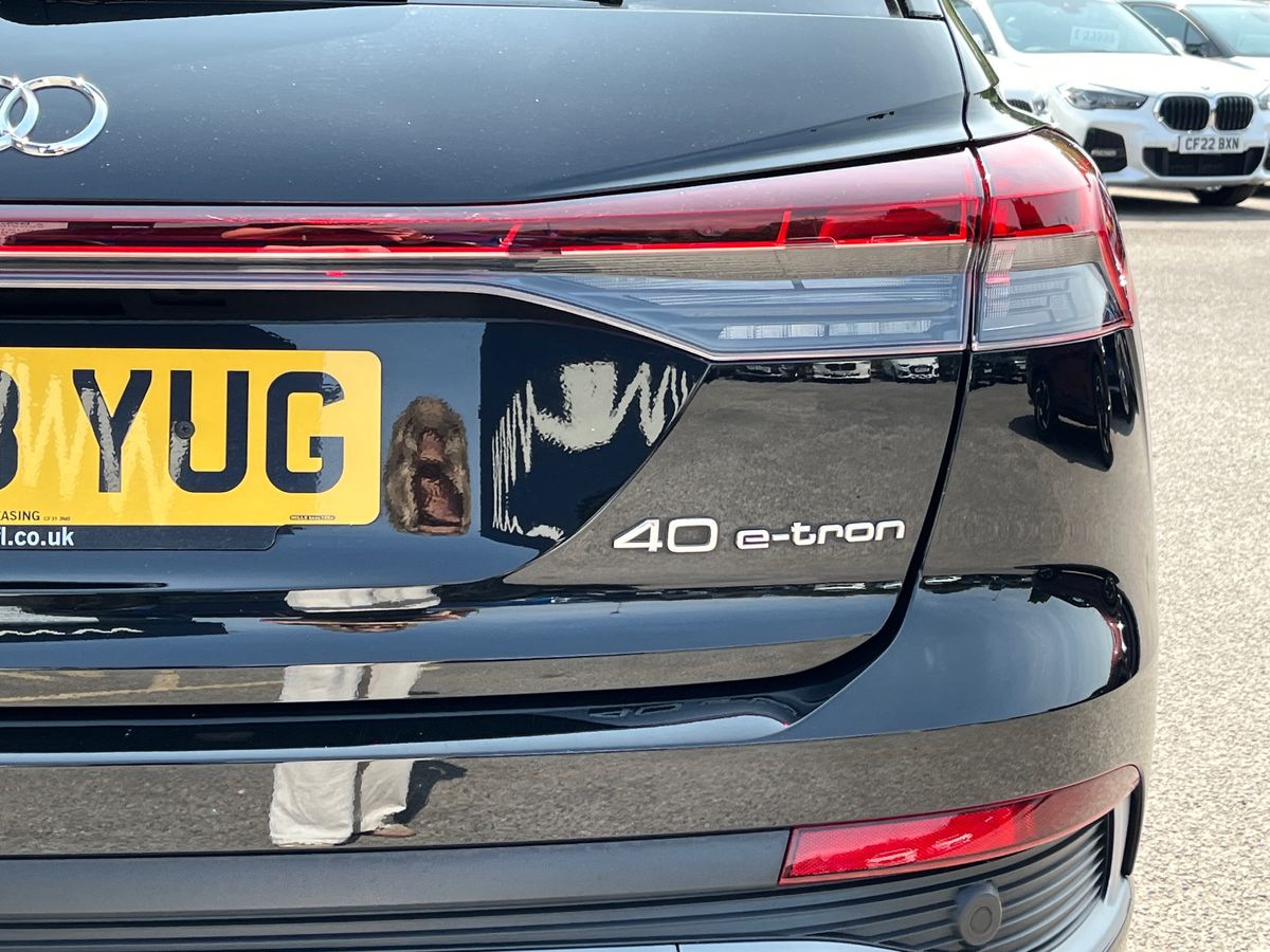 Audi Q4 e-tron Photo 20