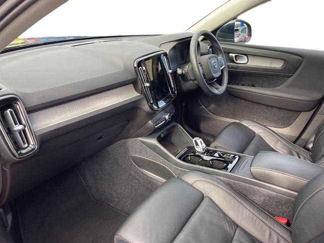 VOLVO XC40 Photo 2