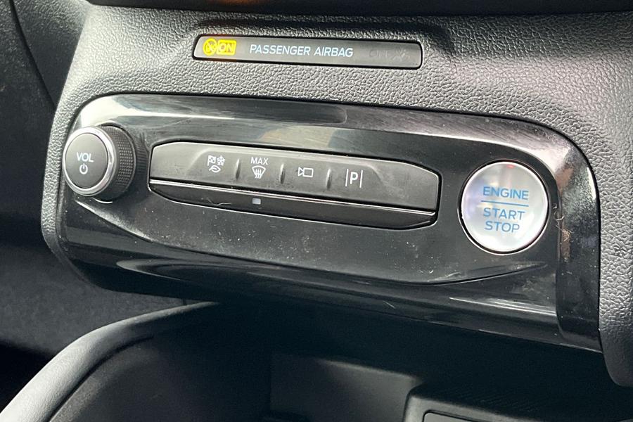 Ford KUGA Photo autoimg-084229809a2aa4ef2b394f698cbb42f5d1e11334.jpg