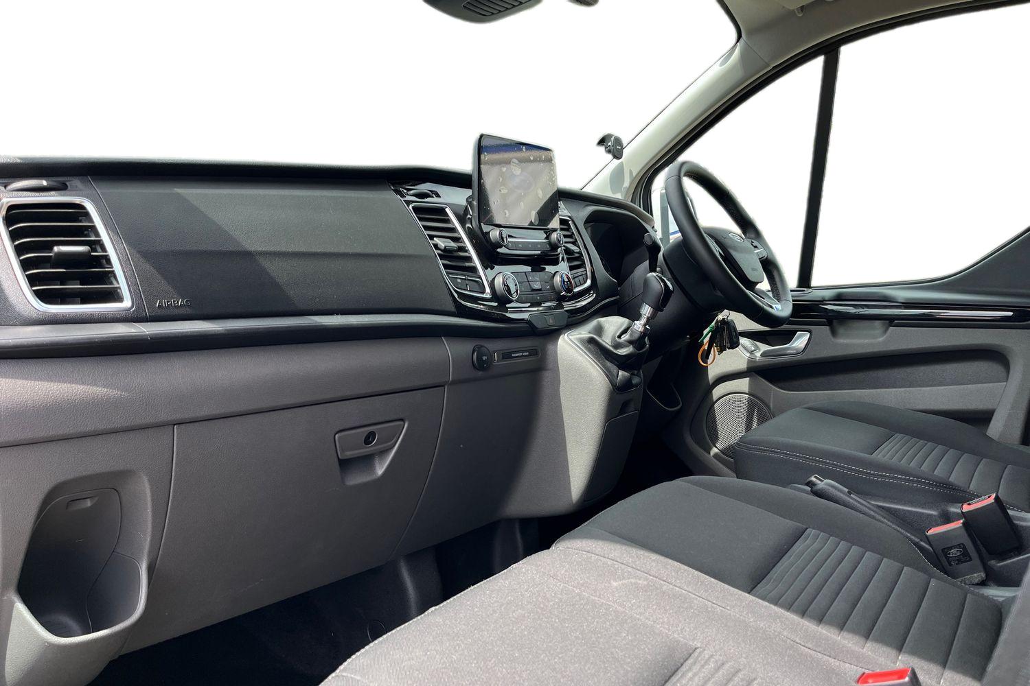 Ford TRANSIT CUSTOM Photo 2