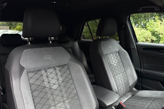 VOLKSWAGEN T-Roc Photo 30