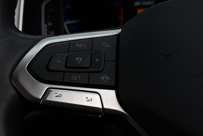 VOLKSWAGEN T-Roc Photo 16