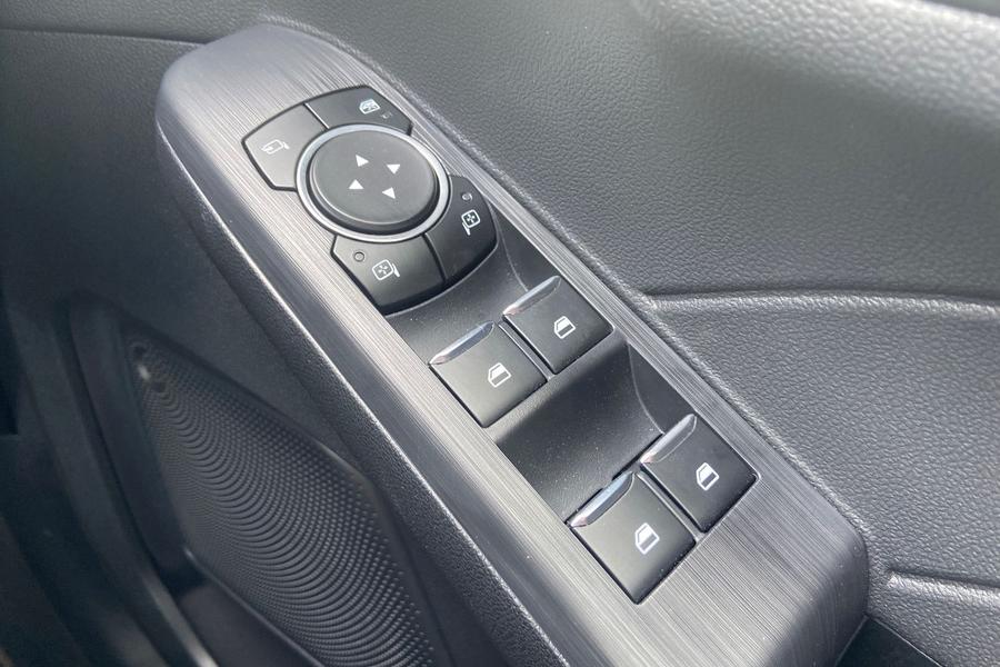 Ford KUGA Photo autoimg-08494ba2419058a2a7fc88bd86ccd82d1bfc7c4e.jpg