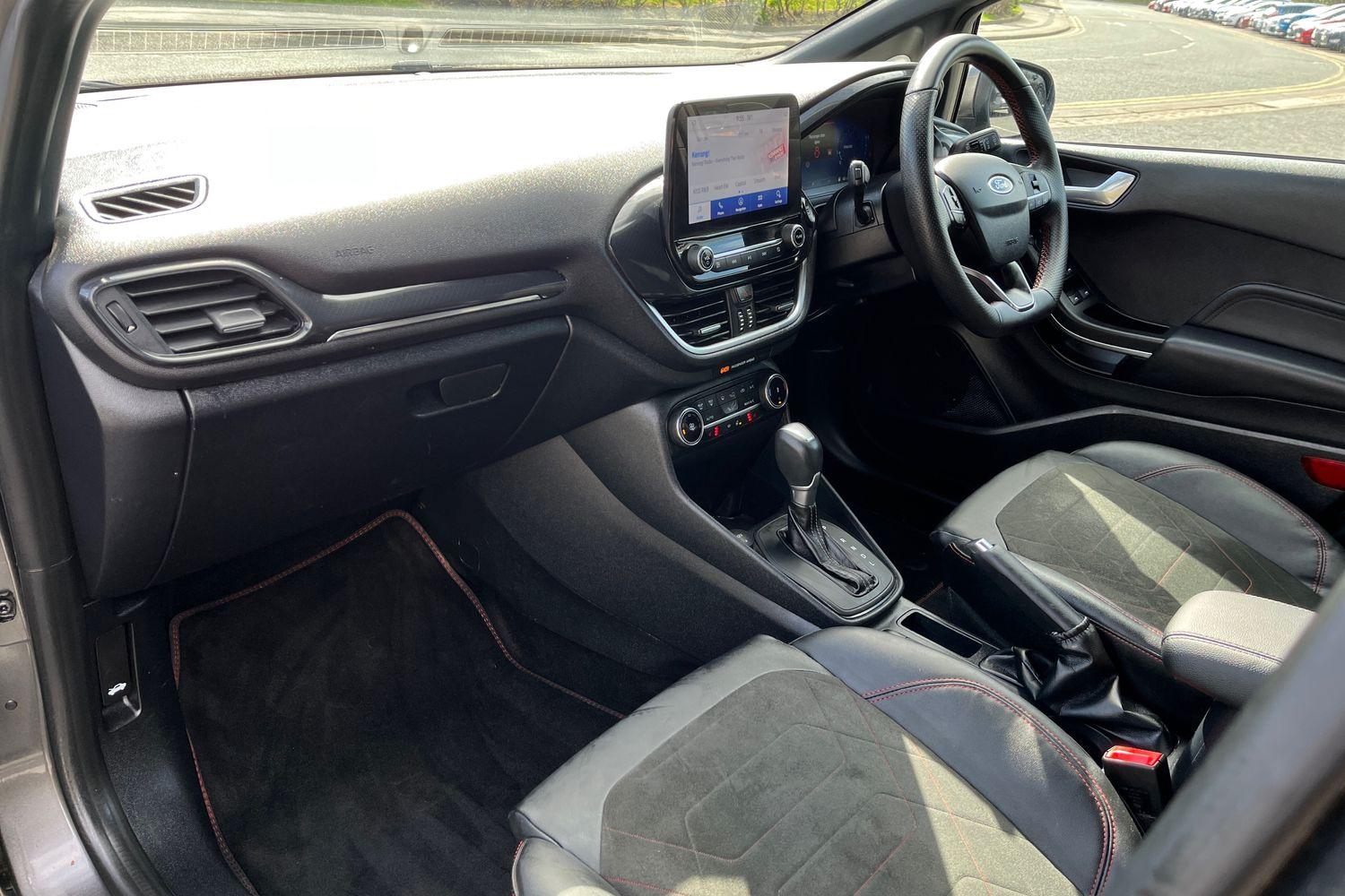Ford FIESTA Photo 17