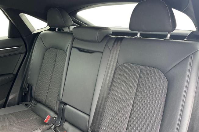 AUDI Q3 Photo 9