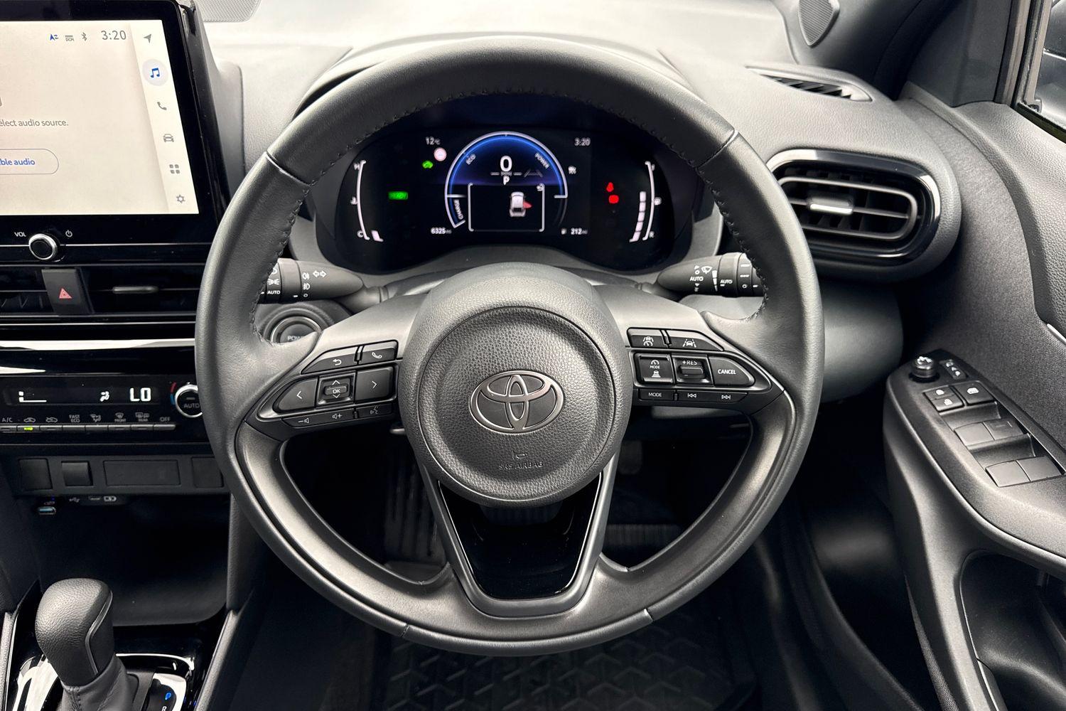 Toyota YARIS CROSS Photo 11