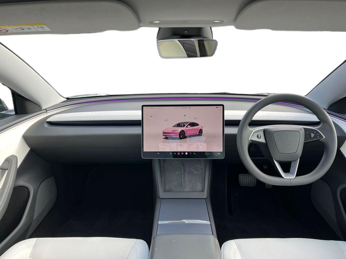 TESLA Model 3 Photo 9
