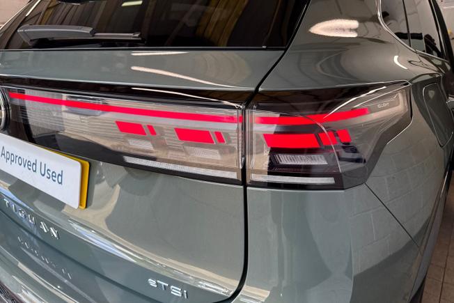 VOLKSWAGEN Tiguan Photo 18