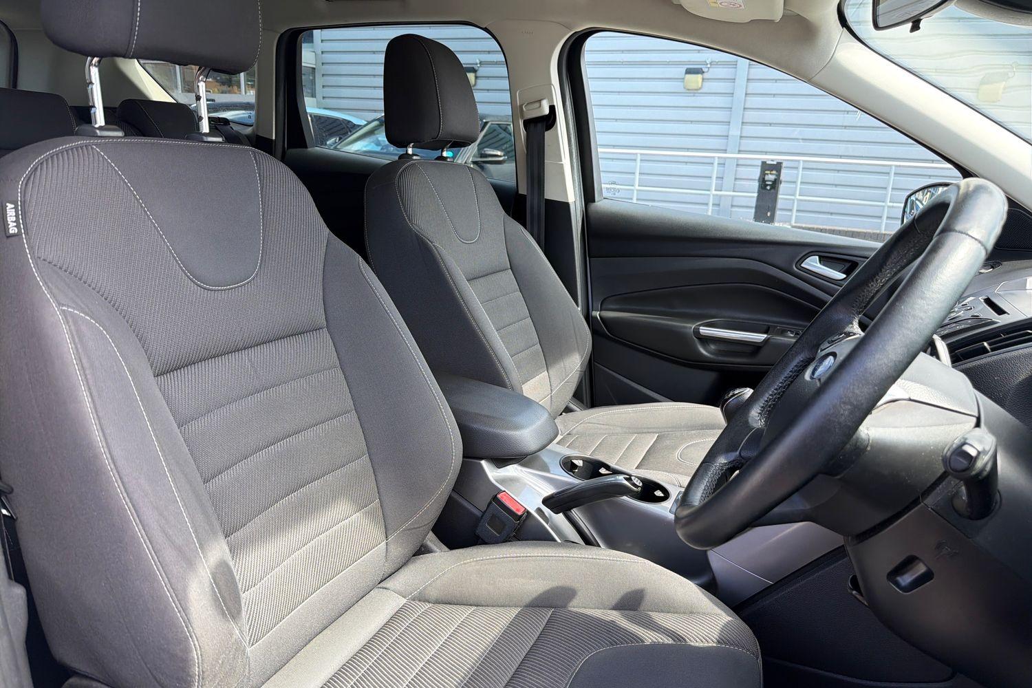 Ford KUGA Photo 16