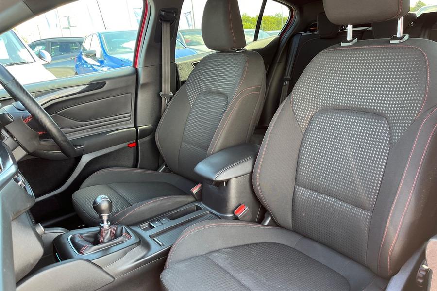 Ford Focus Photo autoimg-086ce196bddc27cd3de5a0ae4a6402fd1f826e3a.jpg