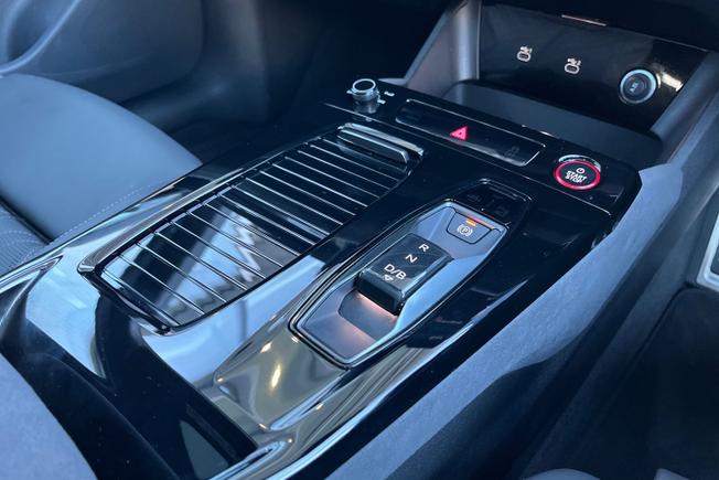AUDI S6 E-Tron Avant Photo 23