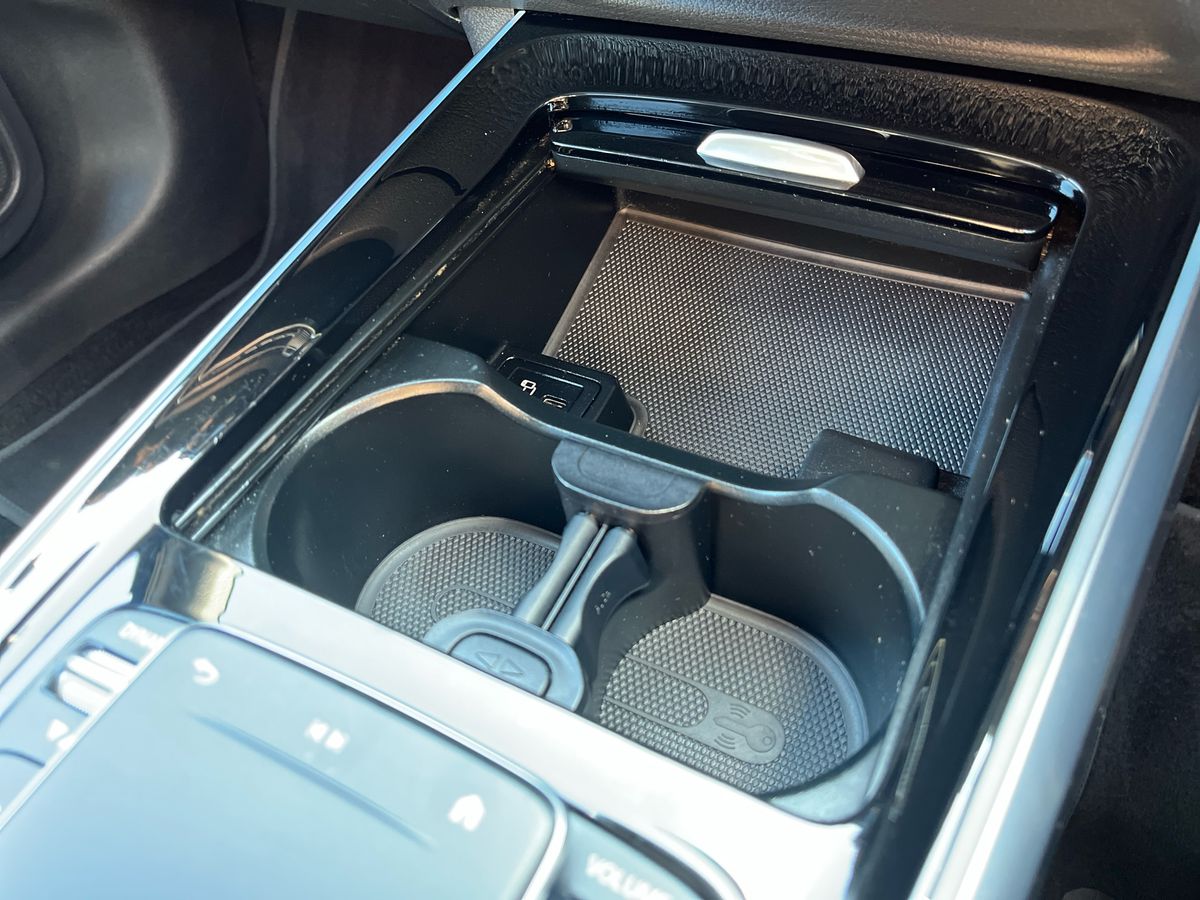 Mercedes-Benz EQB Photo 36