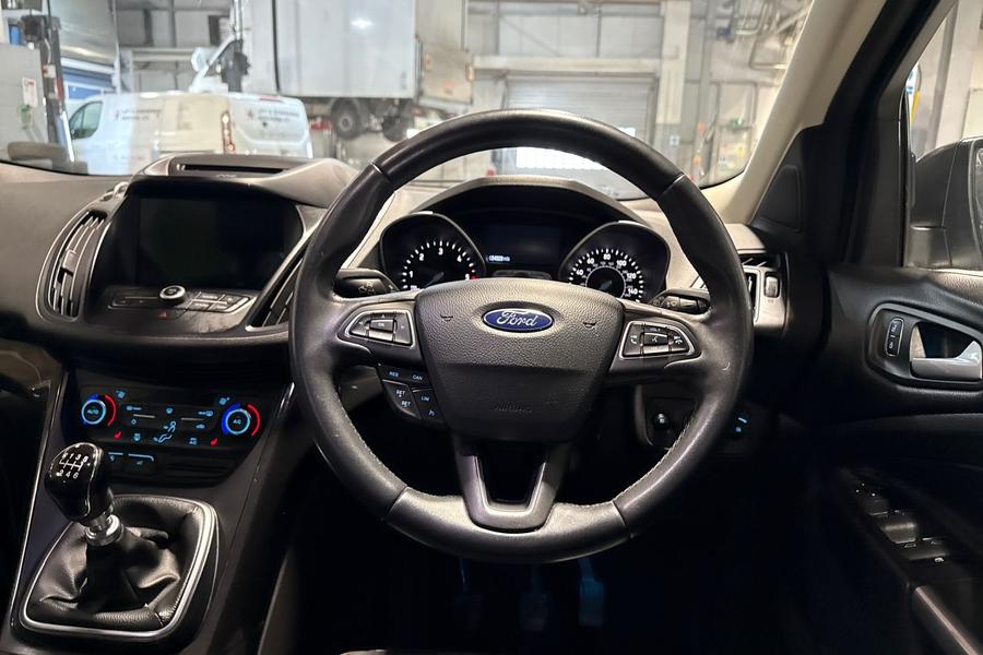 Ford KUGA Photo autoimg-0877a461108566cd3e3e9c606eff6eba8d8939af.jpg
