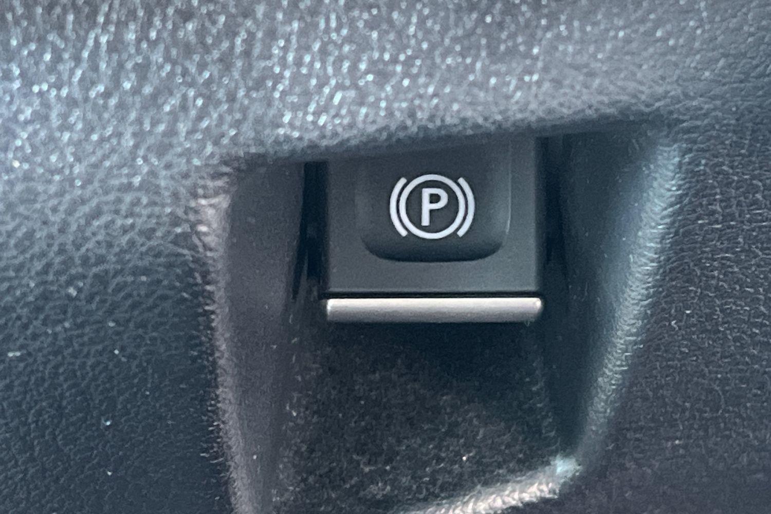Lexus UX Photo 36