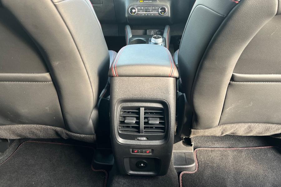 Ford Kuga Photo autoimg-087fb98ba39c270ed14a53a966f81b1904ac46a7.jpg