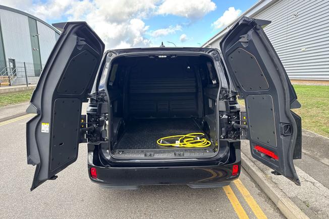 VOLKSWAGEN ID. Buzz Cargo Photo 12