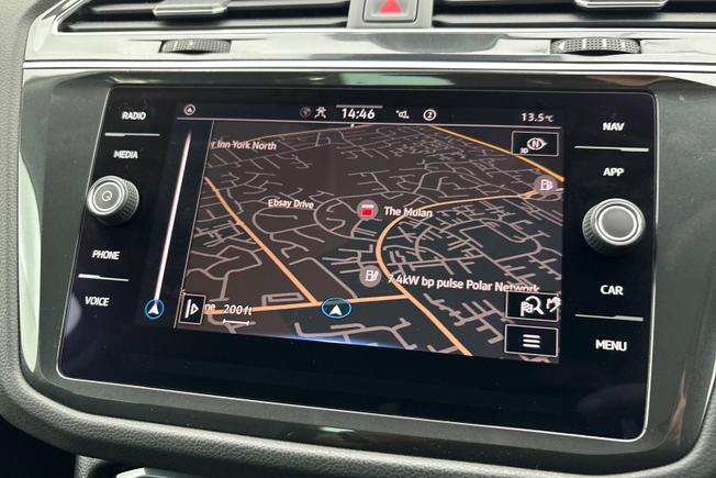VOLKSWAGEN Tiguan Photo 14