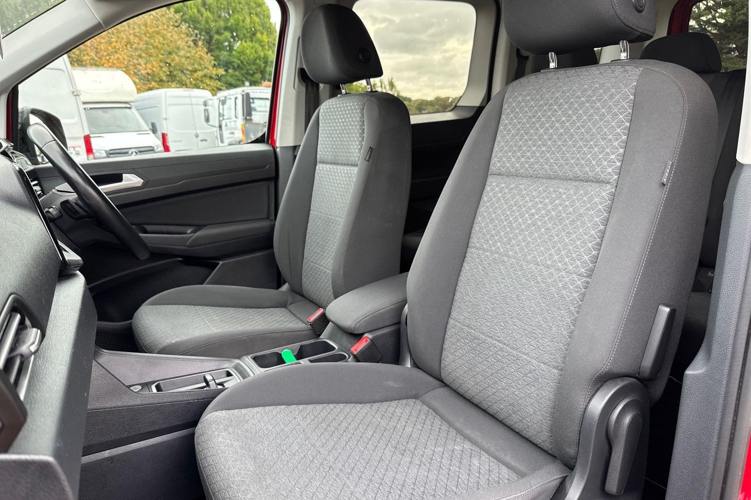 Ford TOURNEO CONNECT Photo 18