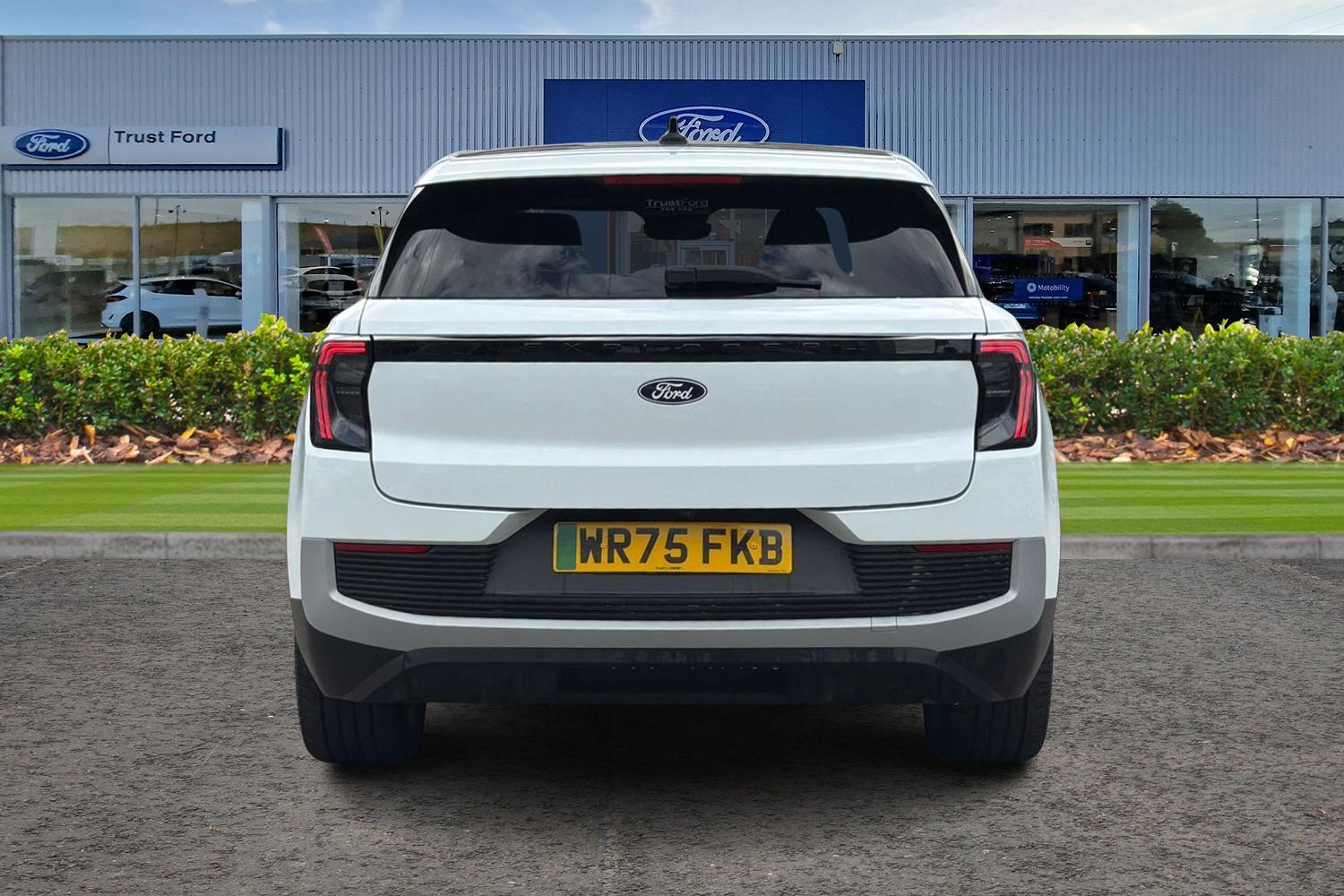 Ford Explorer Photo 6