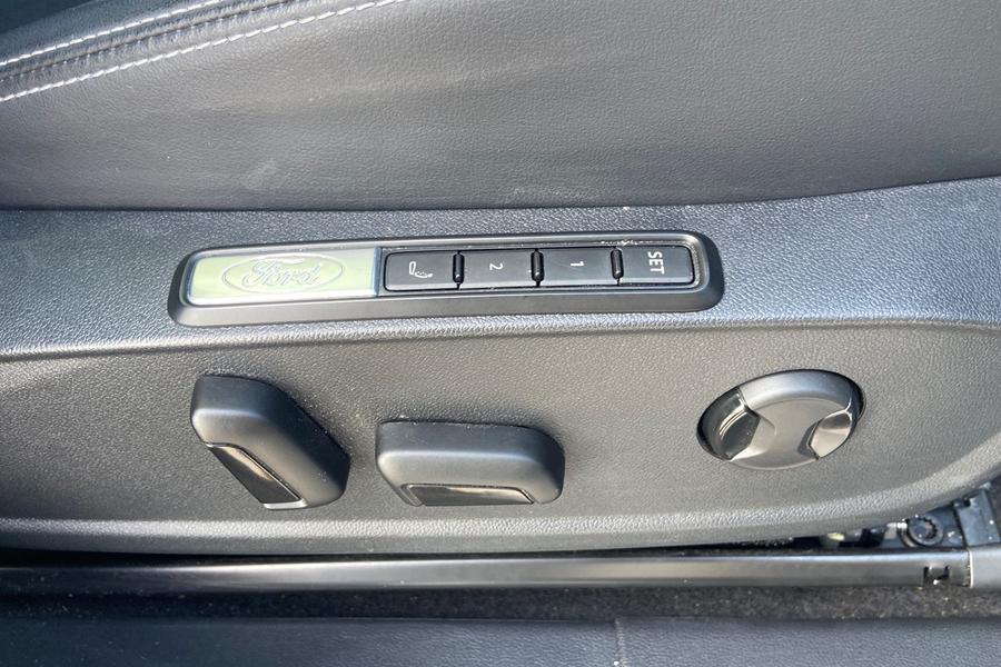 Ford EXPLORER Photo autoimg-08a42f3404eb0aab45627079f4c080abd7c73255.jpg