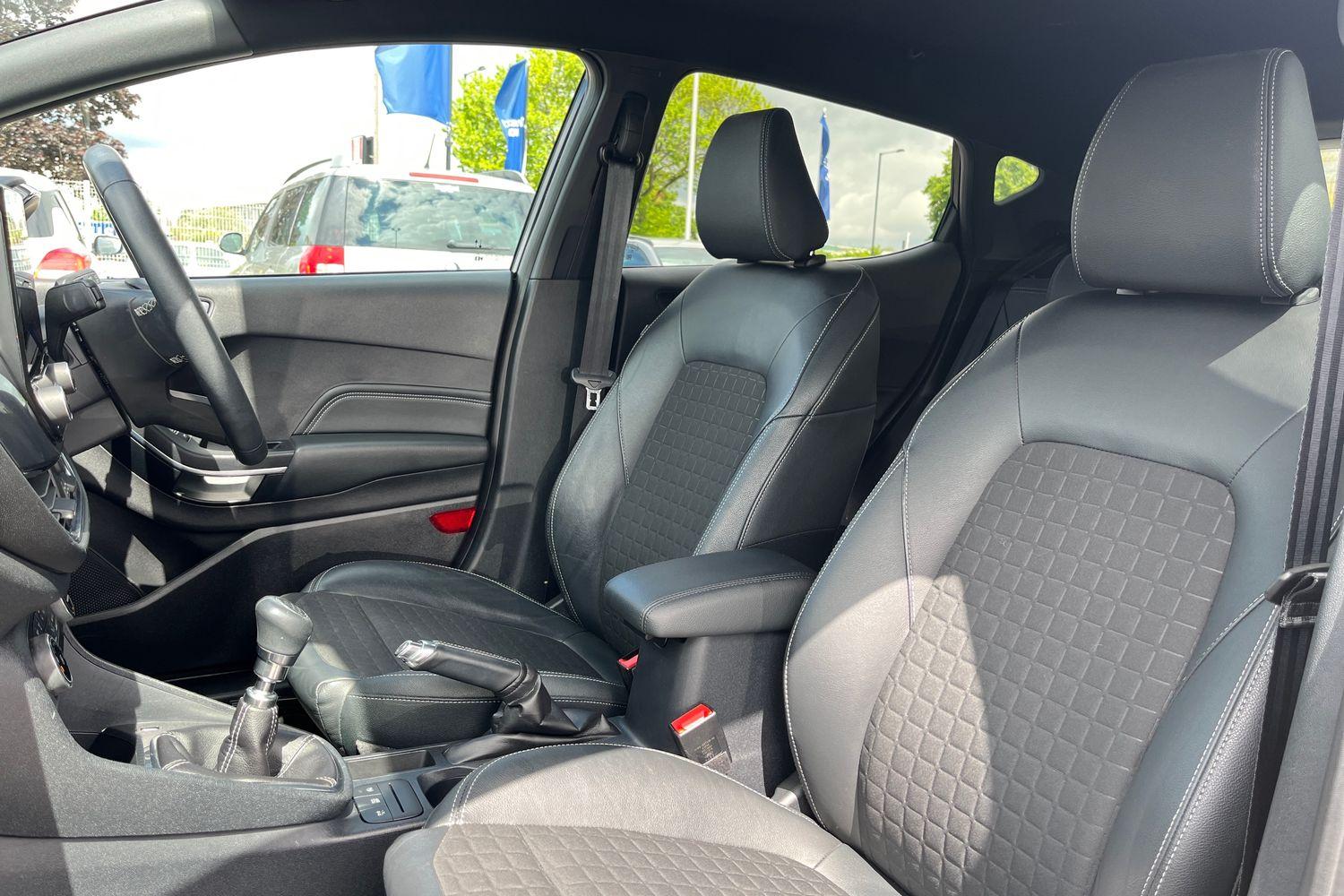 Ford Fiesta Photo 18