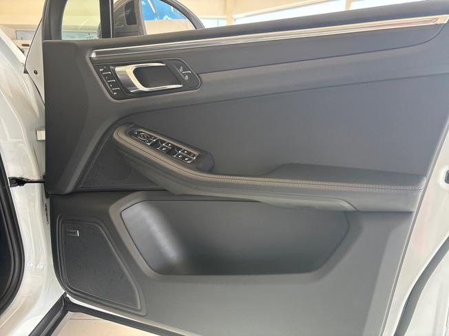 PORSCHE Macan Photo 20