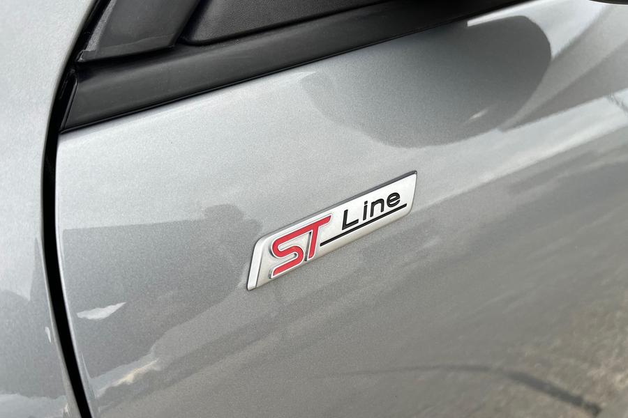 Ford KUGA Photo autoimg-08a9b8f64bd70002587726ced54fa02a25313041.jpg