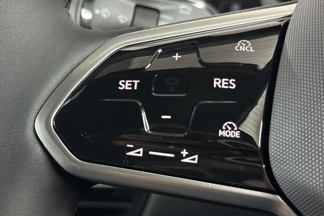 VOLKSWAGEN ID.3 Photo 16