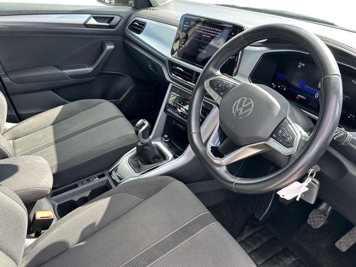 Volkswagen T-Roc Photo 18