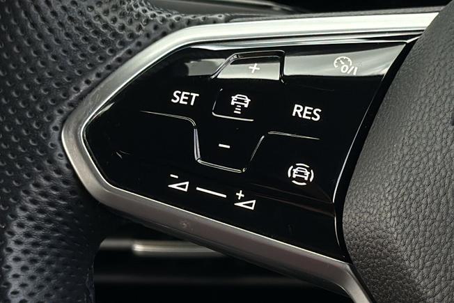 VOLKSWAGEN Golf Photo 16