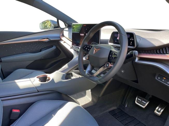 CUPRA Tavascan Photo 6