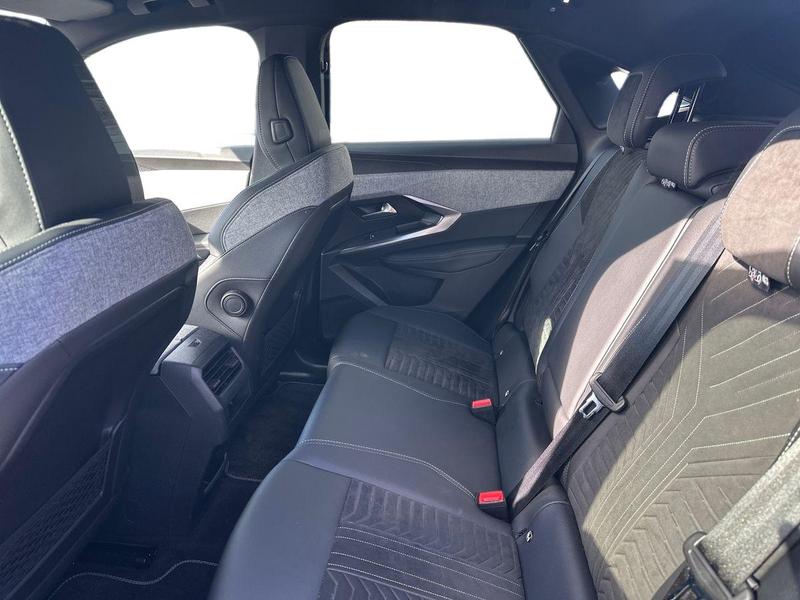 Used Peugeot E-3008 NV24RXS 17