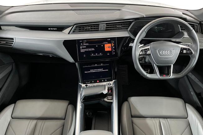 AUDI Q8 E-Tron Photo 10