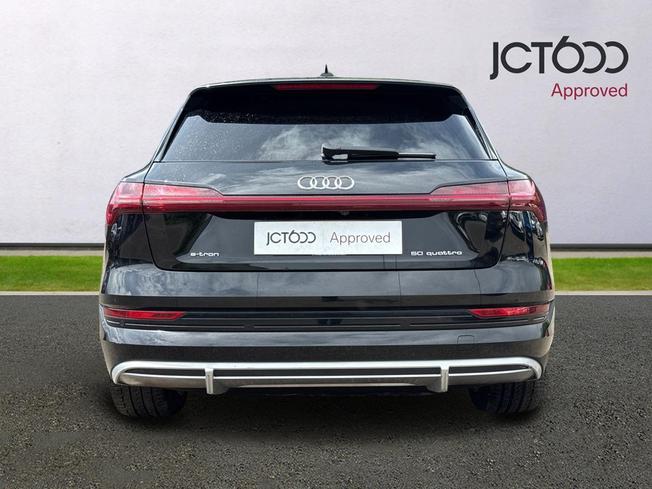 AUDI e-tron Photo 7