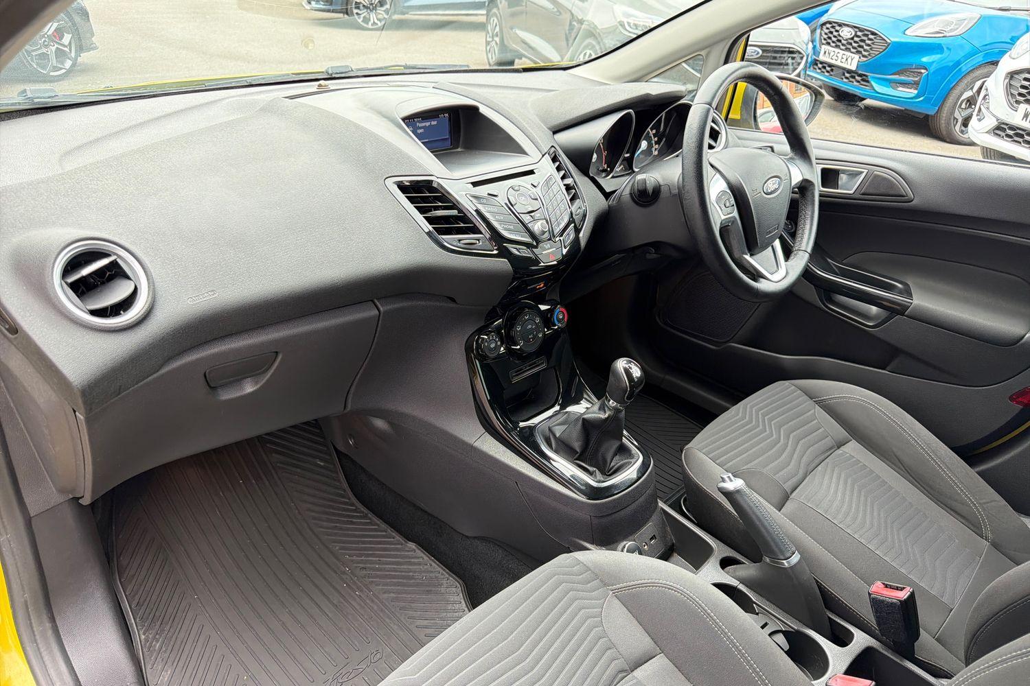 Ford FIESTA Photo 17