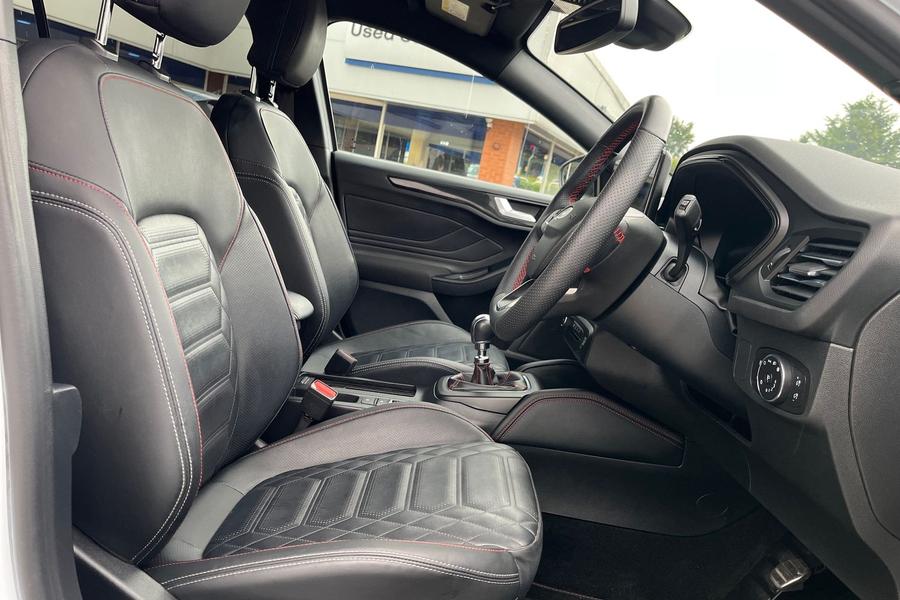 Ford FOCUS Photo autoimg-08d4d1a182806ed1f2eedbeae6111ee142423f83.jpg