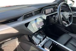 AUDI e-tron Photo 2