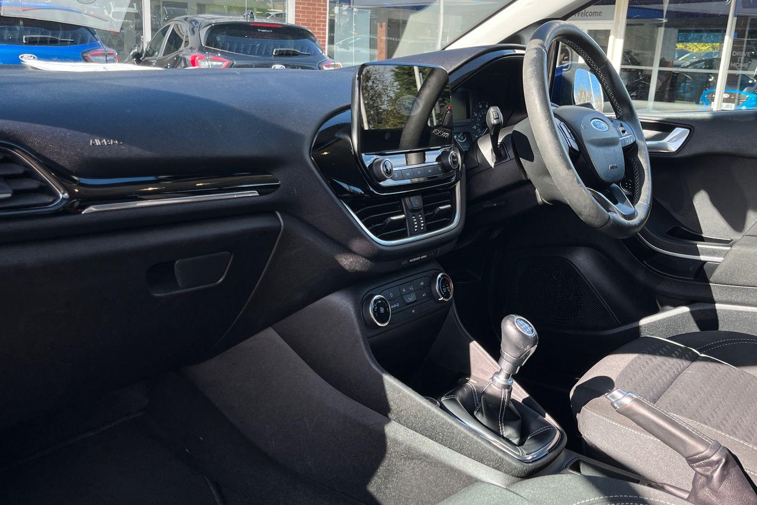 Ford FIESTA Photo 17