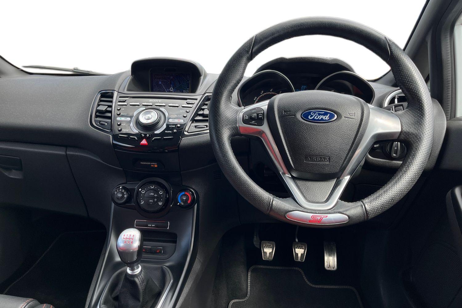 Ford FIESTA Photo 10