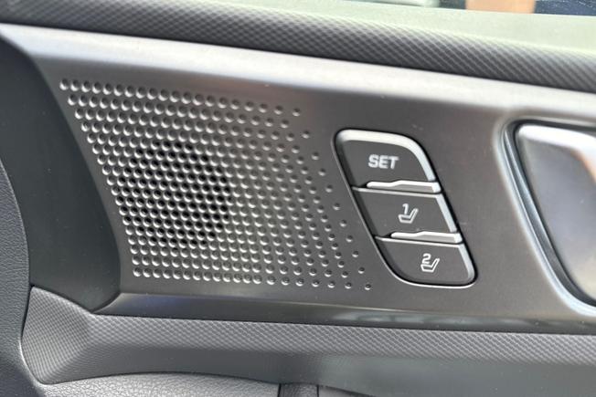 HYUNDAI IONIQ Photo 26