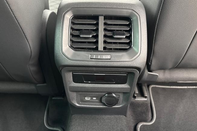 VOLKSWAGEN Tiguan Photo 24