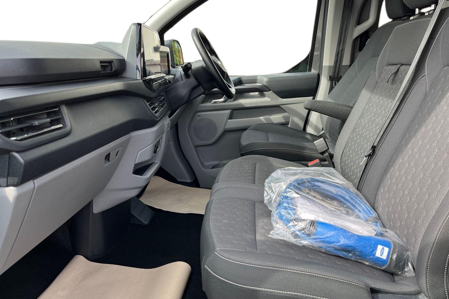 Ford TOURNEO CUSTOM Photo 9