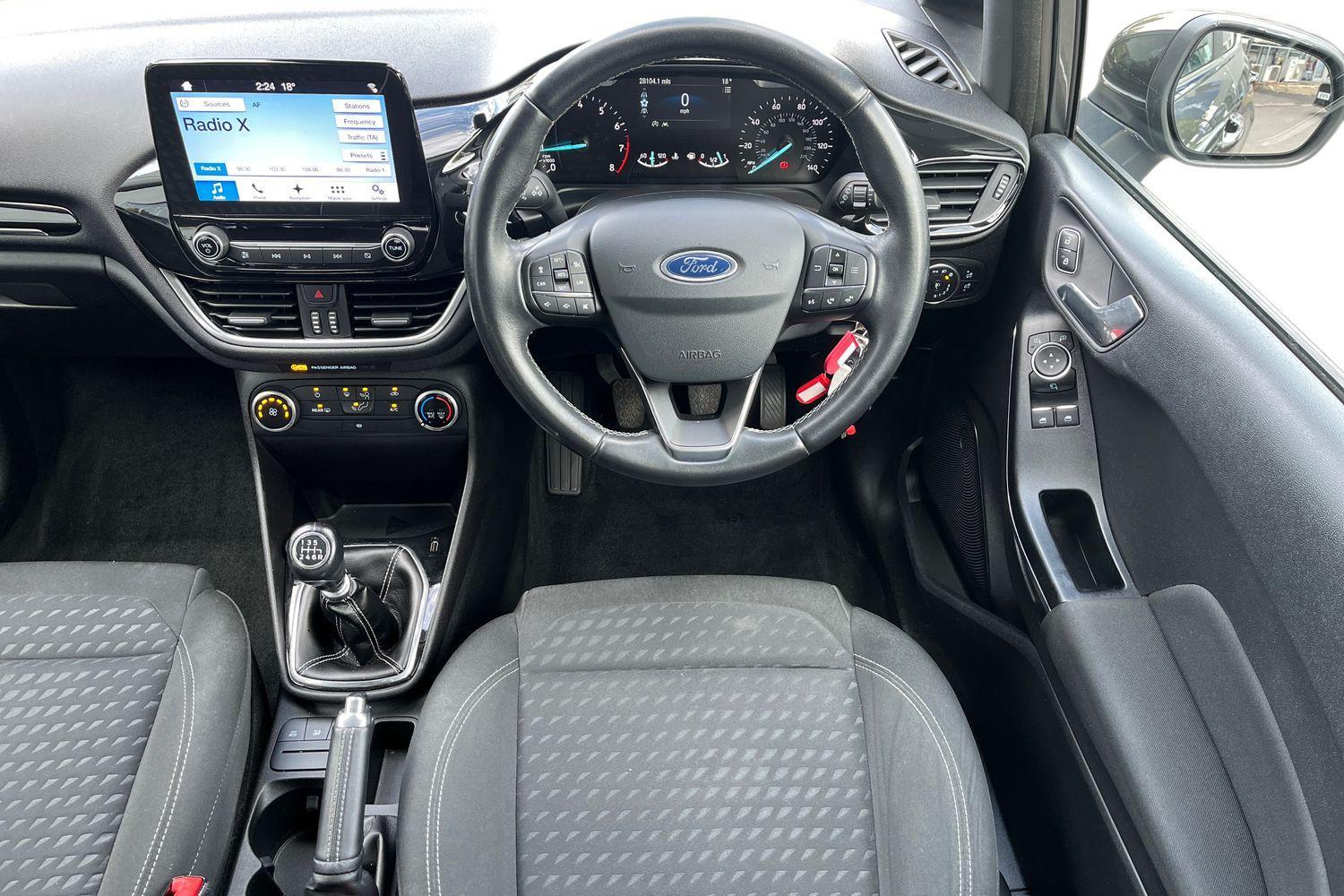 Ford FIESTA Photo 10