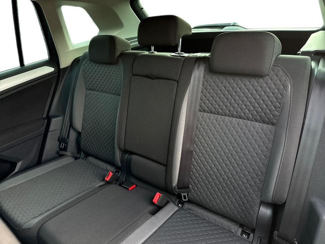 VOLKSWAGEN Tiguan Photo 9