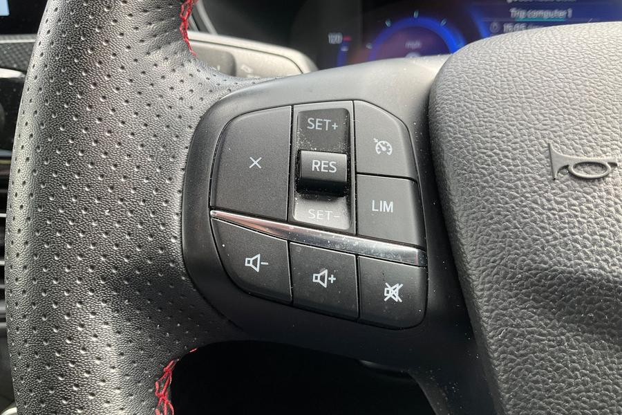 Ford Kuga Photo autoimg-08f867084dcaee35808e7f14cb535f2dea7e5d63.jpg